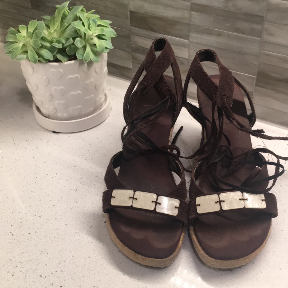 Brown suede wedge with tie ankle 7.5